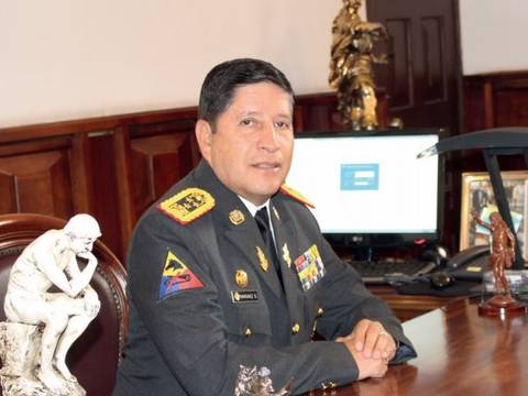 Comandante del Ejército, Edison Narváez, presentó su disponibilidad