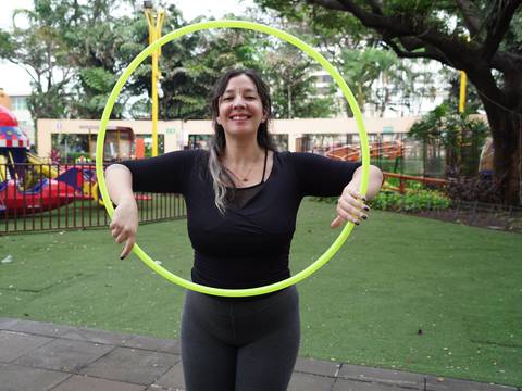 Gabriela Labra se ‘enamoró’ del hula-hula en Chile y ahora busca crear una comunidad para practicar este arte en Guayaquil  