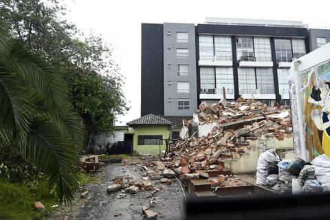 ‘Derrocar una casa patrimonial es como extirparle un pedazo de la historia a la ciudad’, dice experto ante derrocamiento de casa en La Mariscal 