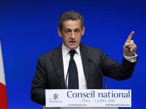 Nicolas Sarkozy anuncia dimisión como líder de su partido  