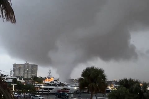 Tornado sorprende a los habitantes de Fort Lauderdale, EE. UU.