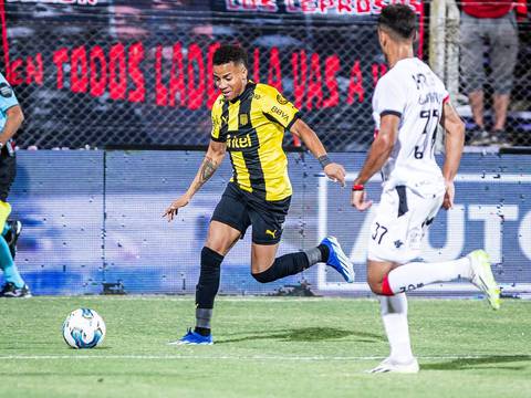 Byron Castillo se estrena con caída de Peñarol ante Newell’s Old Boys de Argentina en amistoso