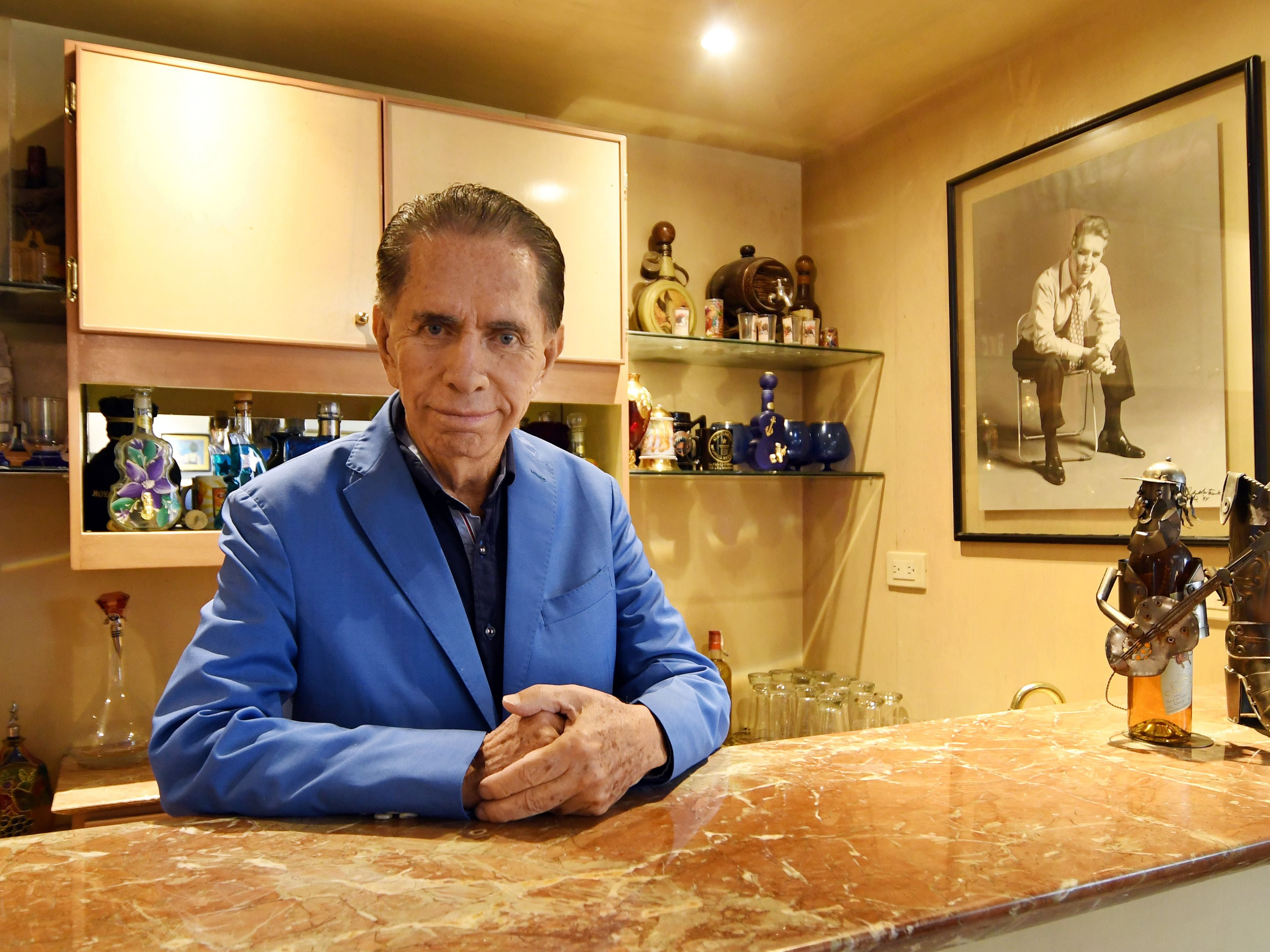 Hasta luego a don Alfonso Espinosa de los Monteros, a un día de su histórico retiro de la televisión ecuatoriana