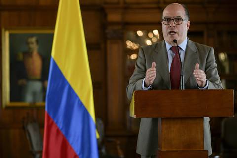 Colombia tilda de 'amenaza' a maniobras militares de Venezuela en la frontera