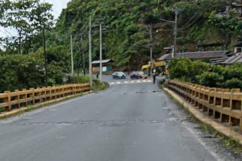 Restringen paso en vía Puyo-Baños por reforzamiento de bases de puente