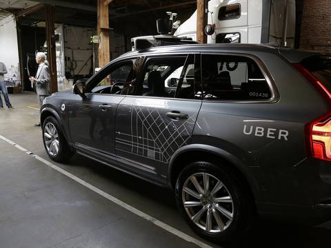 Arizona suspende pruebas de autos autónomos de Uber
