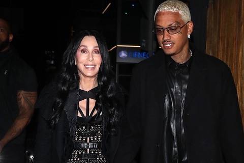 ¿Cher comprometida con su joven novio?; esta es la imagen que levanta las sospechas