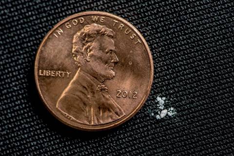 De medicina para el dolor a droga letal: qué dice la DEA sobre el fentanilo, la sustancia que “causa estragos” en los Estados Unidos