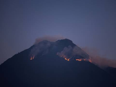 Taiwán dona 300.000 dólares a Guatemala para combatir incendio en el volcán de Agua