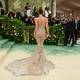 Jennifer Lopez impacta en la MET Gala con un vestido transparente que deja ver todas sus curvas a sus 54 años