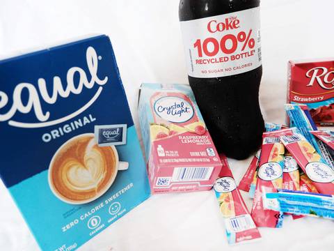 La Organización Mundial de la Salud clasifica al edulcorante aspartamo como posible cancerígeno, pero respalda el límite de ingesta diaria aceptable