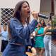 Dayanara sorprendió a fanáticas por el Día de la Madre: ofreció una serenata en un barrio de Guayaquil