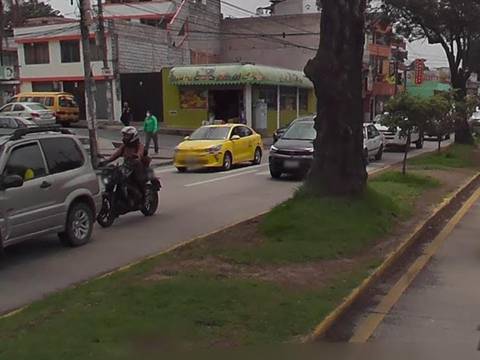 Tres sujetos asaltaron por segunda vez consecutiva a un local comercial en el norte de Quito
