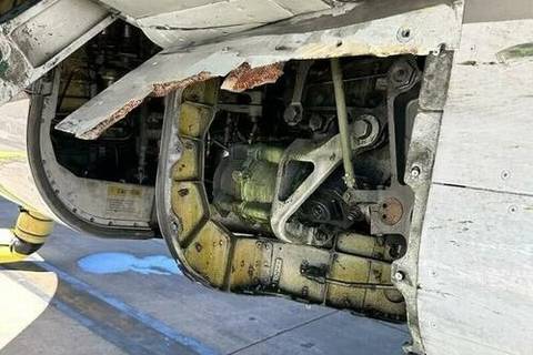 Investigan un avión Boeing 737 que aterrizó en Estados Unidos sin un panel