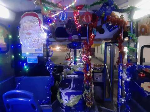 El bus navideño recorre Quito y transporta gratis a sus pasajeros