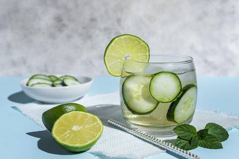 Cómo preparar limonada de pepino con menta ideal para quienes consumen poca agua
