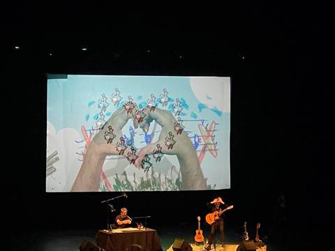 Kevin Johansen y Ricardo Liniers: una divertida e inolvidable noche en el Teatro Sánchez Aguilar