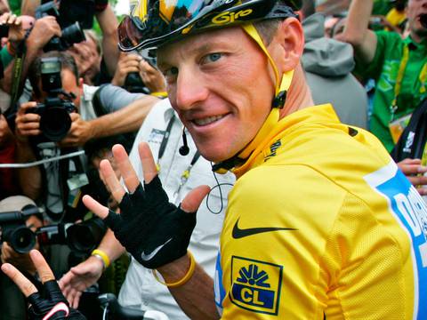 La UCI pide a Armstrong que suspenda una carrera en Francia