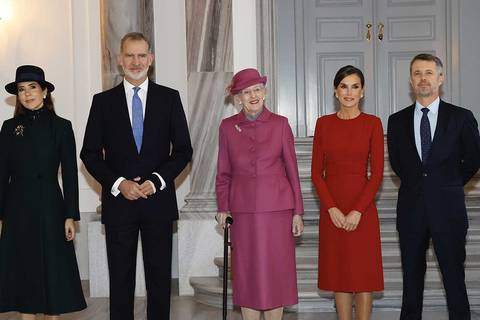Letizia en Dinamarca: la consorte de España pasó de un traje Carolina Herrera a un vestido de cuento de hadas con una voluminosa tiara para la cena de gala que preparó la reina Margarita