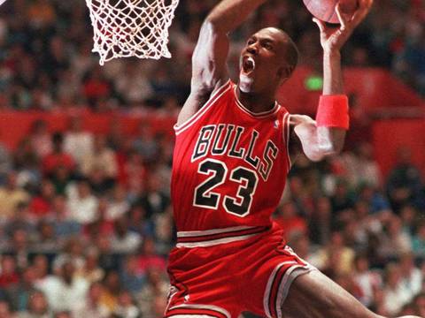 Se filtra video de Michael Jordan ‘humillando’ a adolescentes en un partido de baloncesto callejero