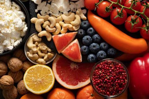 Los cinco alimentos que puedes incluir en una dieta antiinflamatoria para mejorar el sistema digestivo, las dolencias en las articulaciones y tener más vitalidad