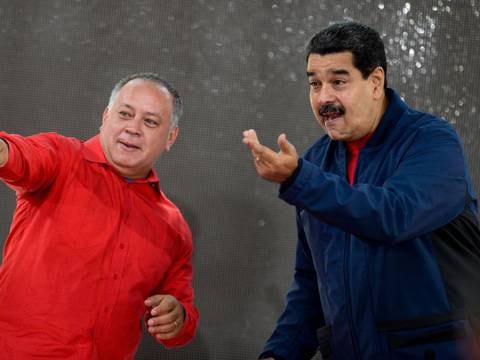 Diosdado Cabello ofrece diario El Nacional a trabajadores en Venezuela
