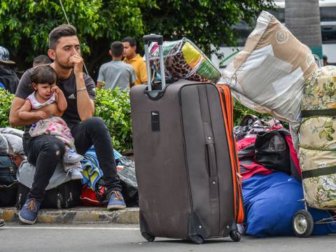 En Ecuador o Colombia aumenta el número de venezolanos que huyen de su país