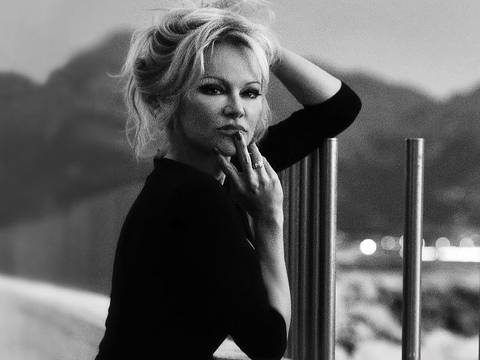 Pamela Anderson denuncia la violencia de las élites en el mundo