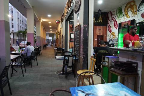 ‘La inseguridad y el toque de queda nos han afectado bastante’: discotecas y bares de Guayaquil ajustan sus operaciones para subsistir y esperan flexibilización en el toque de queda