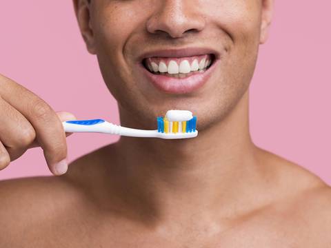 ¿Qué pasa si no me cepillo los dientes de noche? Si no cuidas tu higiene bucal corres el riesgo de padecer enfermedades cardiovasculares