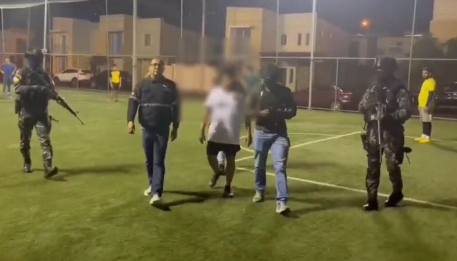 En cancha de Daule capturan a sujeto buscado por estafa de visas y que habría causado perjuicio de $ 1 millón