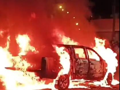 En Saquisilí queman camioneta en la que se movilizaban dos presuntos ladrones
