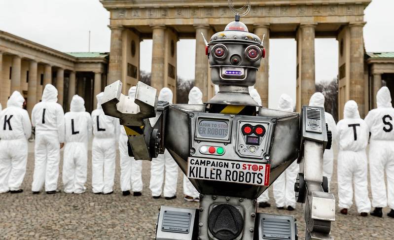 Interdiction totale ou usage limité des « robots tueurs », sujet de débat dans le forum diplomatique sur les armes |  Internationale |  Des nouvelles