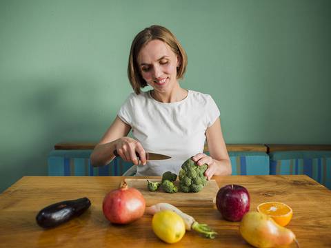 Así puedes preparar una dieta de 1200 calorías si eres mujer y tienes más de 50 años