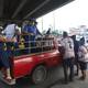 Usuarios de buses pasan penurias por paralización parcial de transporte urbano en Guayaquil