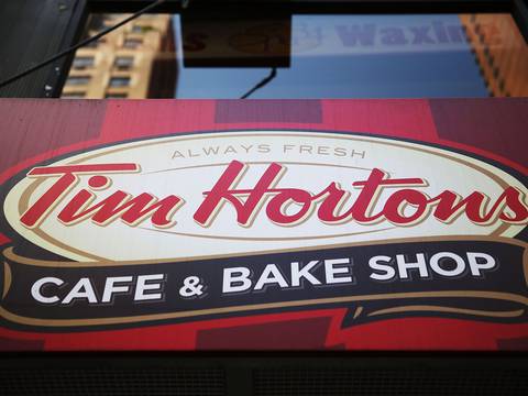Por prometer café gratis de por vida para Enrique y Meghan, restaurante Tim Hortons es criticado 