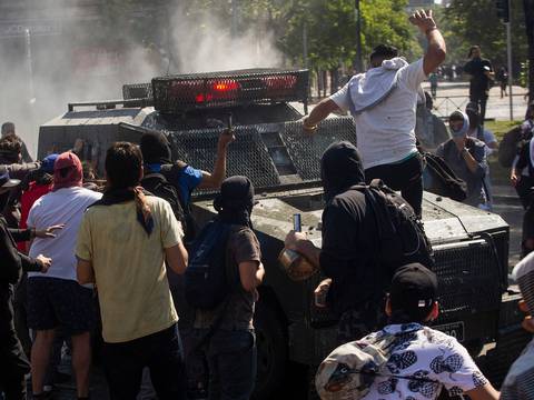 Chile, paralizado tras nueva protesta que deja 3 muertos, 1.500 detenidos