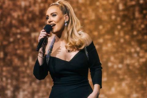“Uso spanx para mantener todo dentro y sudo mucho”: Adele revela la infección por hongos que le causó en la zona inguinal el estar “fajada” en los conciertos de Las Vegas