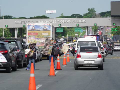 21 mil carros han salido por el peaje de Chongón en el inicio del feriado por el Día del Trabajo 