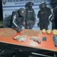 Policía aprehendió a dos ciudadanos, decomisó un arma y drogas en el sur de Quito