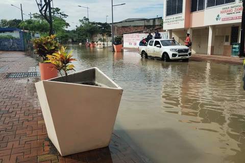 Portoviejo amaneció inundado por desbordamiento de río 