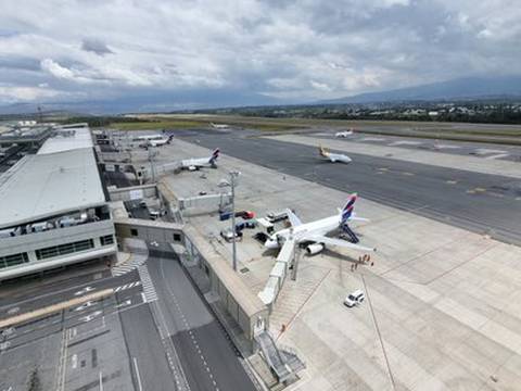 Clima complicó a algunos vuelos que llegaban a Quito, este sábado
