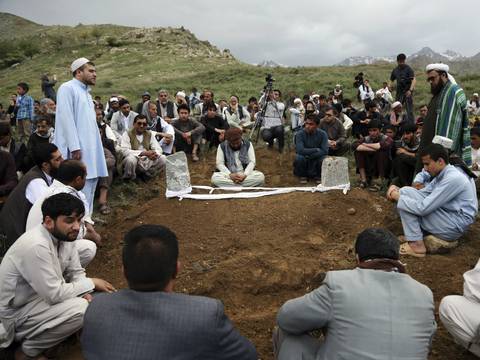 Atentado del Estado Islámico deja 37 muertos en Afganistán, entre ellos 10 periodistas