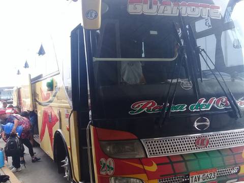 Retienen en Santa Elena a bus de la cooperativa Guamote; conductor fue sancionado