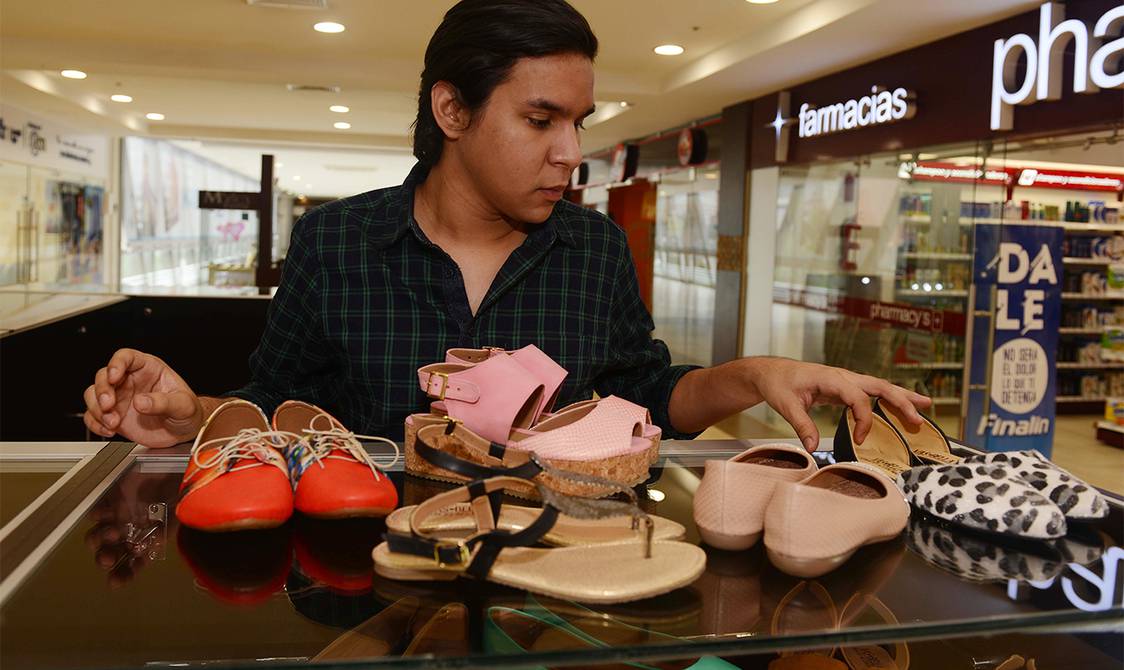 En la cabeza de Flor de la ciudad Doblez Marcas de zapatos 'fashion' seducen a consumidoras | Economía | Noticias |  El Universo