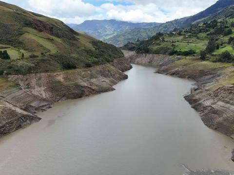 Ecuador recibe primer desembolso de $ 81 millones de crédito de Canadá para enfrentar la crisis energética