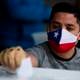 Chile pide a la población joven vacunarse antes de los comicios de este fin de semana