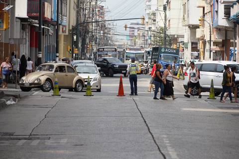 Cierre en intersección de calles 10 de Agosto y Rumichaca toma por sorpresa a conductores