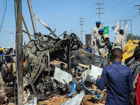 79 muertos al estallar coche bomba en la capital de Somalia