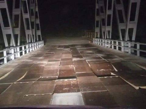 Daño en una viga del puente Jondachi, en Napo, provoca el cierre completo al tránsito vehicular